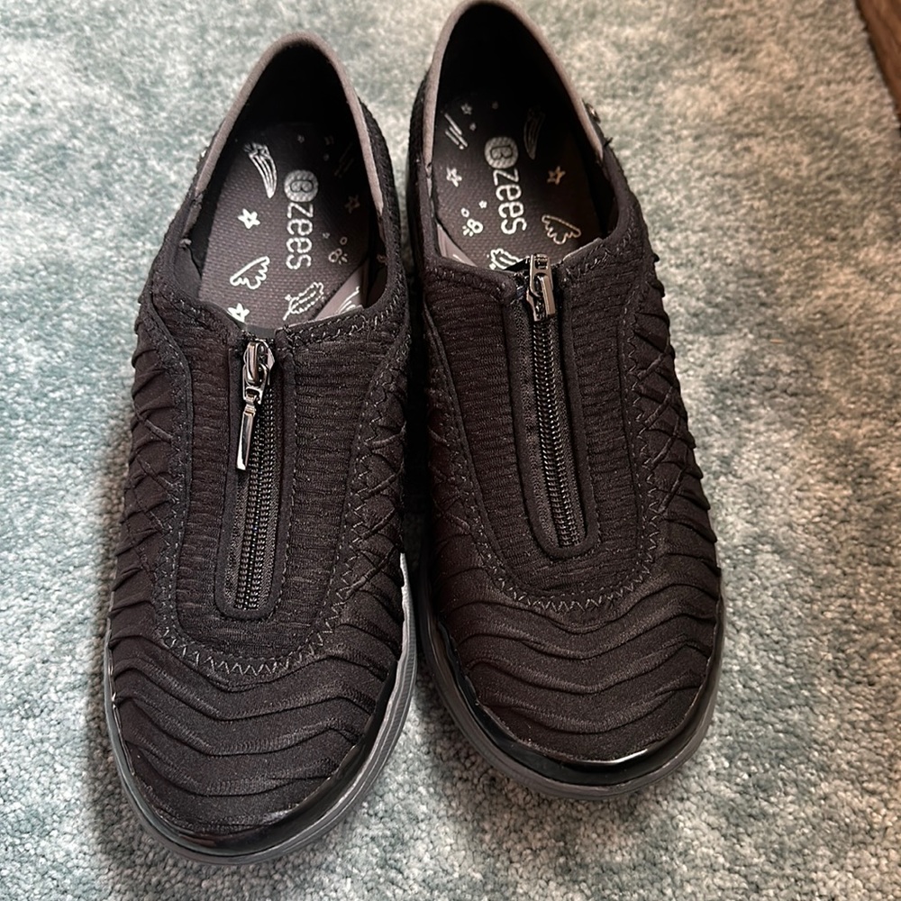 Women’s Size 10 Bzees Shoes